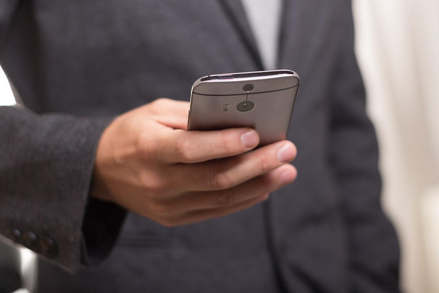 Dlaczego WhatsApp i Facebook Messenger padły?